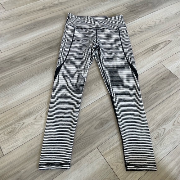 Carly Jean Los Angeles Pants - Carly Jean Los Angeles  Black Striped Side Panels Activewear Leggings Size Large